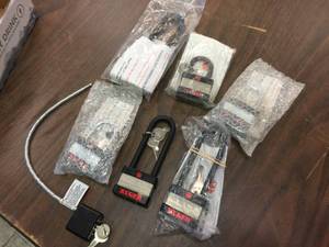 lot 221 image: Ruger Firearm Locks wKeys