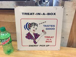 lot 225 image: Vintage Treat-In-A-Box Advertiser Metal Sign - 13 12 x 13 12