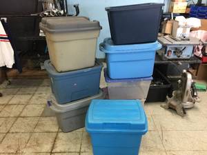 lot 236 image: 8 Totes with Lids