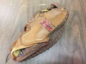lot 244 image: Vintage Rawlings Claw - Trapper Dee Fondy 3 Finger Glove