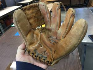 lot 245 image: Vintage MacGregor - Willie Mays Youth Glove