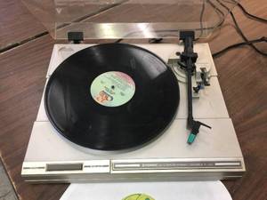 lot 252 image: Pioneer PL-450 Turntable