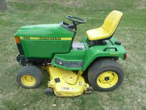 lot 6 image: John Deere 445 Lawn Tractor AWS
