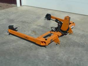 lot 25 image: Landhoner Round Bale Feed Dispenser