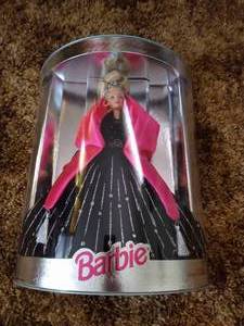 lot 4 image: 1998 Happy Holidays Barbie - NewSealed
