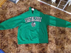 lot 9 image: Fighting Sioux Hoodie - Large