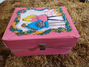 lot 13 image: Vintage 1968 Barbie Doll Trunk