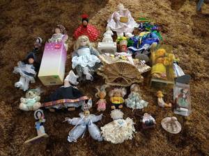lot 35 image: Box of Dolls & Figurines