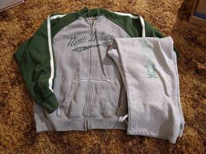 lot 49 image: UND Fighting Sioux Hoodie & Sweat Pants