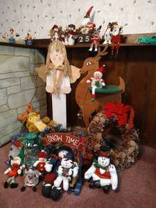 lot 54 image: Large Lot of Christmas Decor