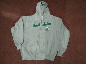 lot 82 image: XL UND Hoodie
