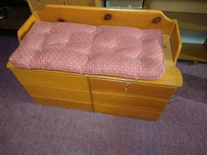 lot 84 image: Vintage Toy Chest & Contents