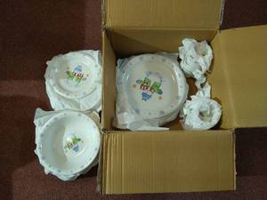 lot 87 image: Snowman Dishes - Setting for 4