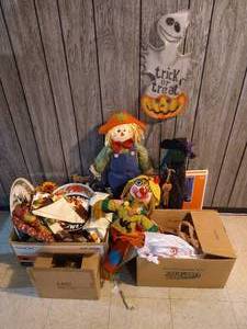lot 92 image: Large Lot of FallHalloween Decor