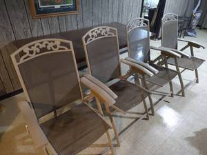 lot 106 image: Table and (4) Patio Chairs