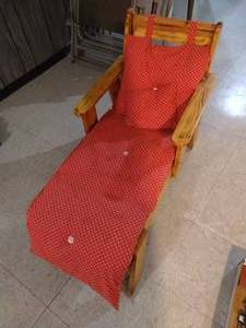 lot 107 image: Small Wooden Patio Lounge Chair (Doll or Small Child)