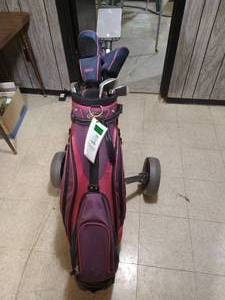 lot 114 image: Wilson Hope Golf Club Set With Bag & Accessories