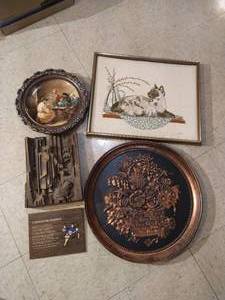 lot 121 image: Variety of Vintage Wall Decor