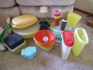lot 165 image: Tupperware Lot