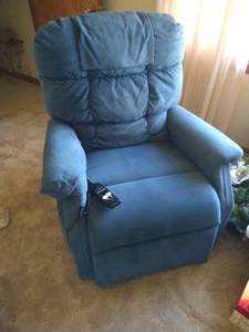 lot 171 image: Working Golden Technologies Lift Chair