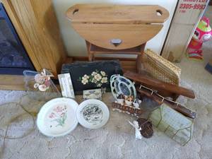 lot 177 image: Wooden Table & Decor Lot