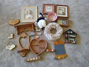 lot 190 image: Lot of Girls Room Decor
