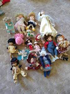 lot 192 image: Large Lot of Dolls - Big Variety