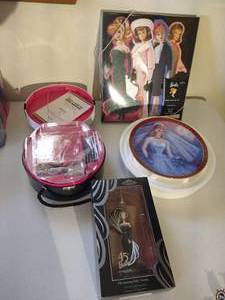 lot 220 image: Barbie Lot - Ornament, Plate, Cards & Bunko