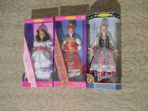lot 228 image: (3) Barbie Dolls of the World - Poland, Russia, Puerto Rico