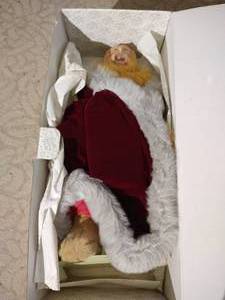 lot 237 image: Franklin Heirloom Wizard of Oz Doll - Cowardly Lion