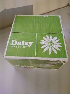 lot 255 image: Vintage Daisy ChipN Dip Set - In Original Box