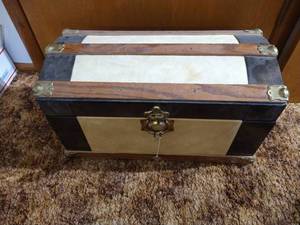 lot 265 image: Doll Trunk & Contents