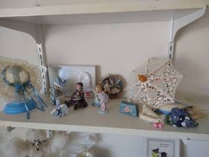lot 273 image: Shelf of Pretty Blue Items