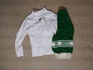 lot 284 image: Sioux Turtleneck & UND Scarf