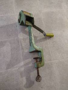 lot 293 image: Vintage Blue Streak Pea Sheller - Very Cool