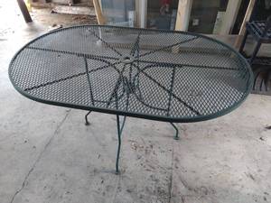 lot 302 image: Heavy Duty Metal Patio Table