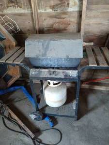 lot 311 image: Old Grill With Propane Tank