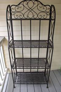 lot 8 image: Metal Bakers Rack with Ornate Design