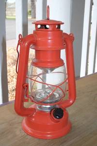 lot 26 image: Vintage Red Kerosene Lantern