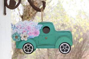 lot 28 image: Decorative Vintage Truck Birdhouse with Floral Design