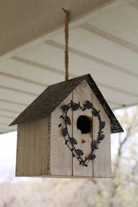 lot 29 image: Rustic Wooden Birdhouse with Metal Leaf Accent