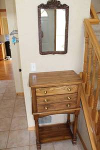 lot 41 image: Wooden Hallway Console Table with Matching Wall Mirror