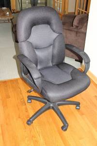 lot 60 image: Adjustable Ergonomic Office Chair with Mesh Back