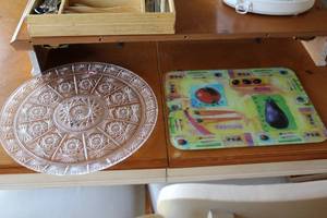 lot 61 image: Glass Serving Platter and Printed Cutting Board Set