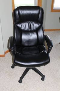 lot 77 image: Black Leather Executive Office Chair with Ergonomic Design