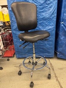 lot 46 image: Office Master CLS61 Classic Multi Functional Ergonomic&nbspLab Stool Chair - Armless with Back Support - In Great Condition - Seat Has Crack In It