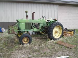 John Deere 4020 tractor with 8-forw...