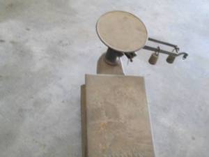 lot 30 image: Antique Fairbanks freestanding scal...