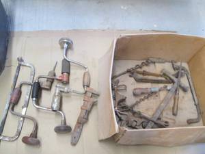 lot 32 image: Lot of vintage manual cranking tool...