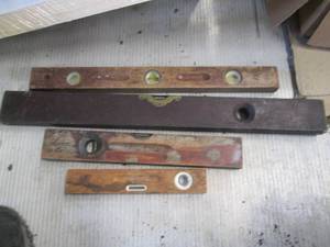 lot 48 image: Vintage Wood levels in a variety of...
